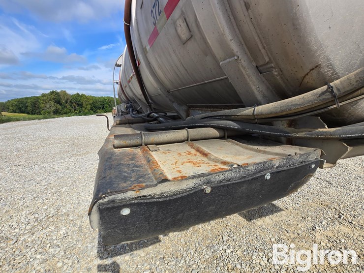 1969-j&l-3500-gal-t/a-ss-tanker-trailer-image-12