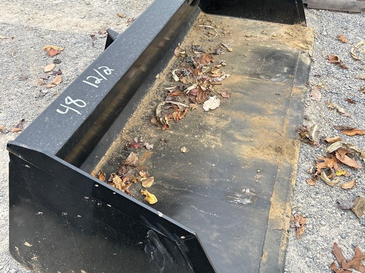 unused-96"-snow-material-bucket-attachment-image-2