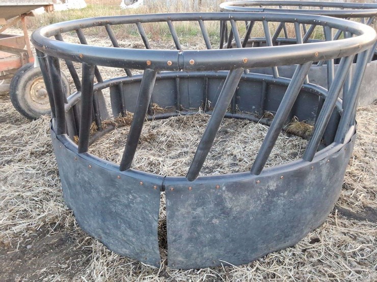 heavy-duty-poly-round-bale-feeder-image-2