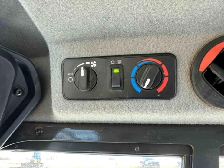 2025-bobcat-t86-image-28