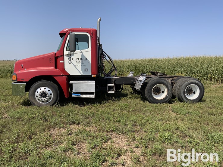 2007-freightliner-cst120-century-class-s/t-t/a-day-cab-truck-tractor-image-8