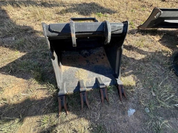 5802024-bobcat-e38-mini-excavator-image-32