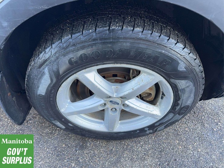 2017-ford-explorer-image-11