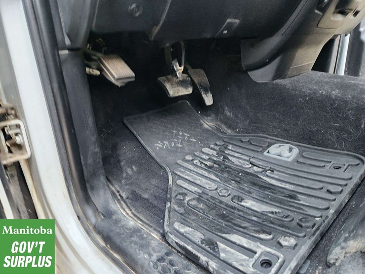 2014-dodge-1500-image-25