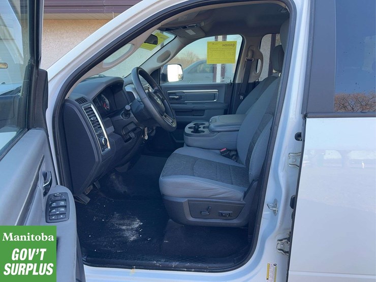 2017-dodge-1500-image-17