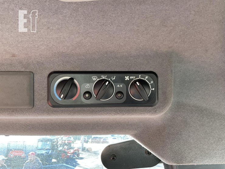 2007-kubota-m7040hdc-image-19