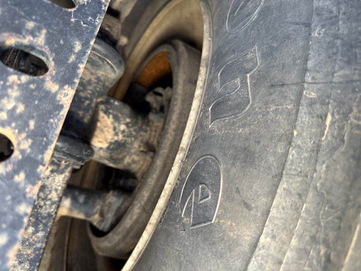 #33712-•-2011-mack-cxu-t/a-sleeper-truck-tractor-1m1aw09y5bm013138-image-26