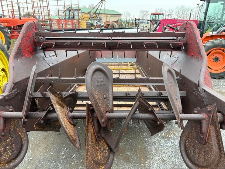 new-holland-331-image-6