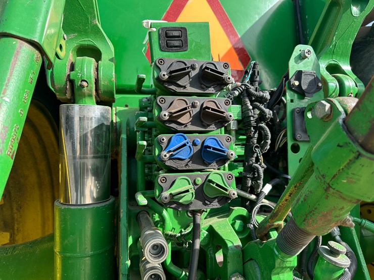 2010-john-deere-8295r-image-18