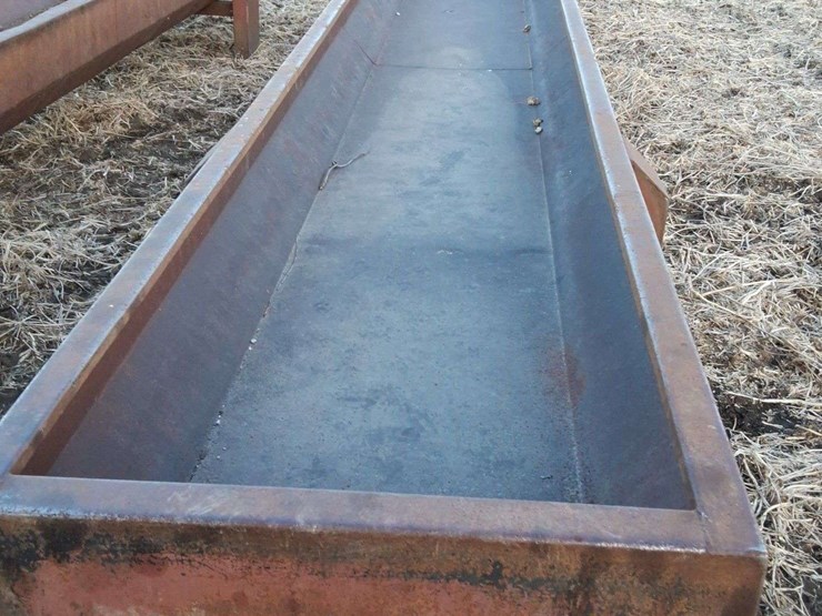 steel-feed-bunk-on-legs,-20ft,-38''-wide-image-1