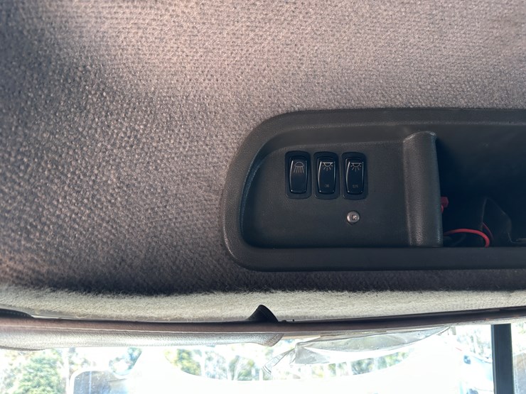 #33712-•-2011-mack-cxu-t/a-sleeper-truck-tractor-1m1aw09y5bm013138-image-76