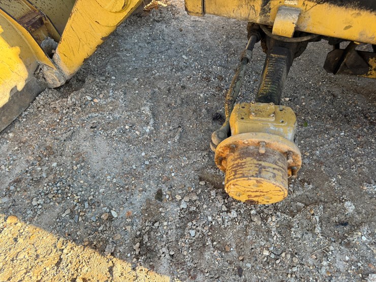 caterpillar-420d-image-56