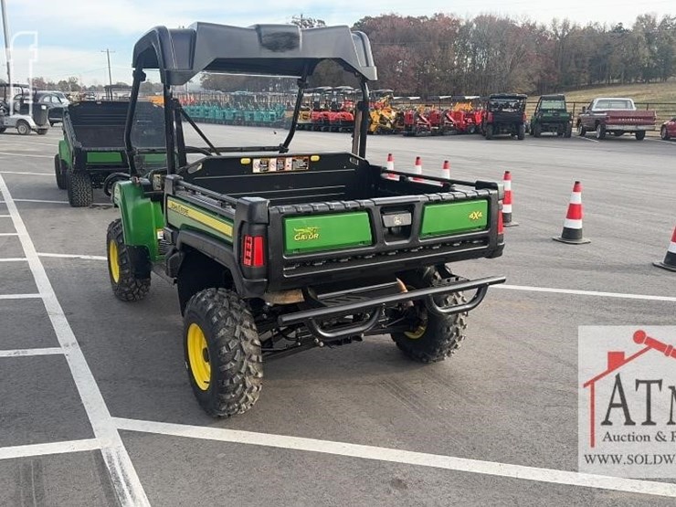 2021-john-deere-gator-image-4