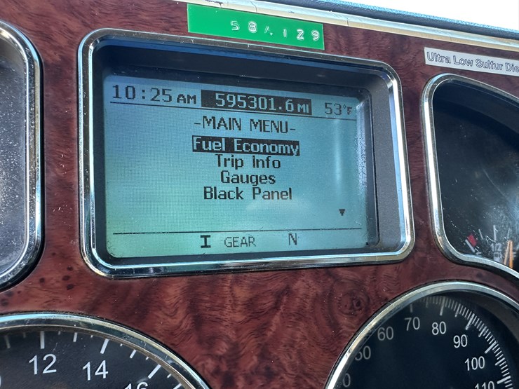 #33710-•-2011-mack-cxu-t/a-sleeper-truck-tractor-1m1aw09y3bm013638-image-89