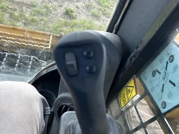 2019-caterpillar-262d3-image-31