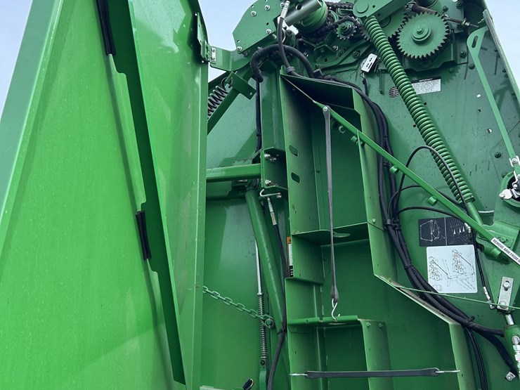 2018-john-deere-560m-image-12