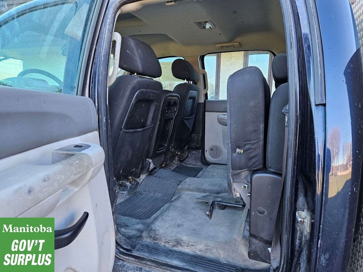 2012-chevrolet-silverado-2500hd-image-31