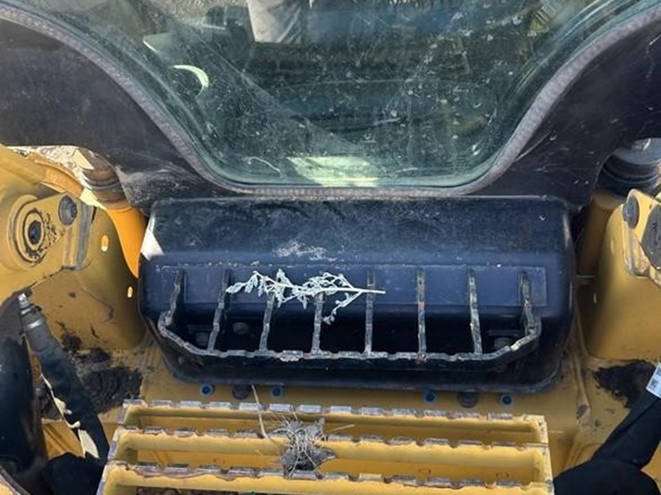 2019-caterpillar-262d3-image-14