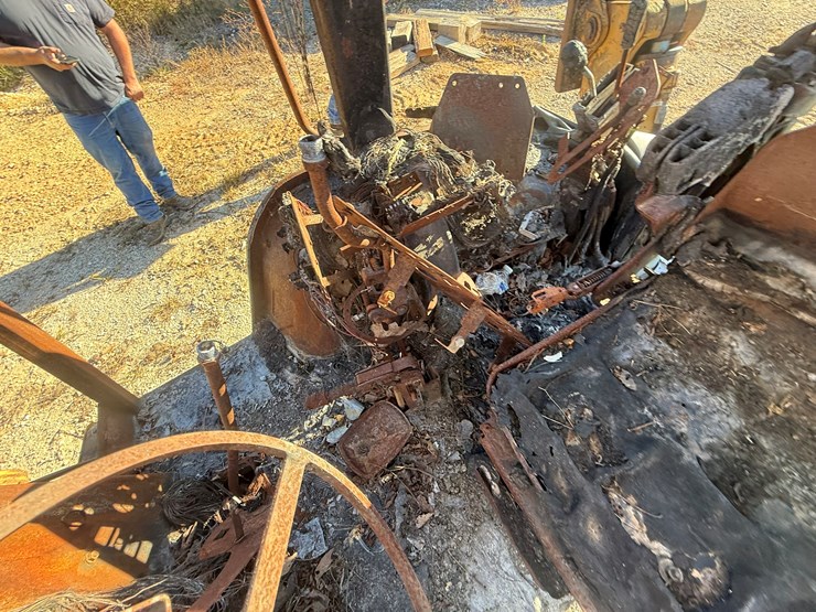 caterpillar-420d-image-92