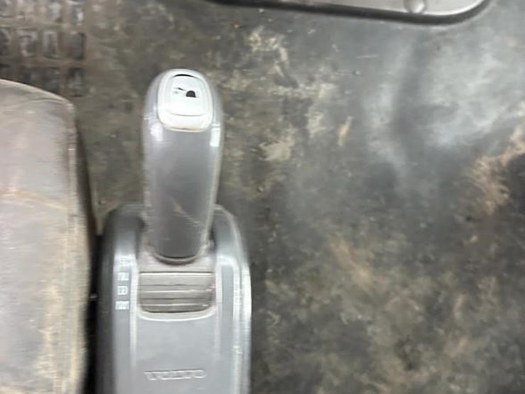 volvo-vnl42t670-image-18