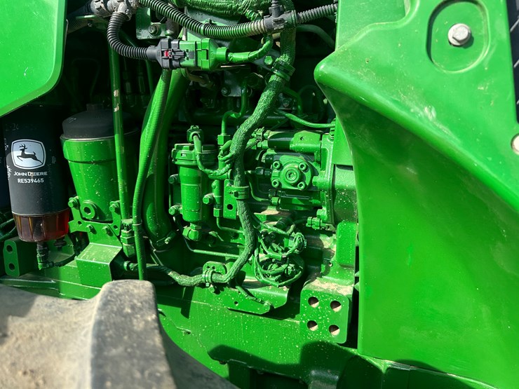 2013-john-deere-8285r-image-47