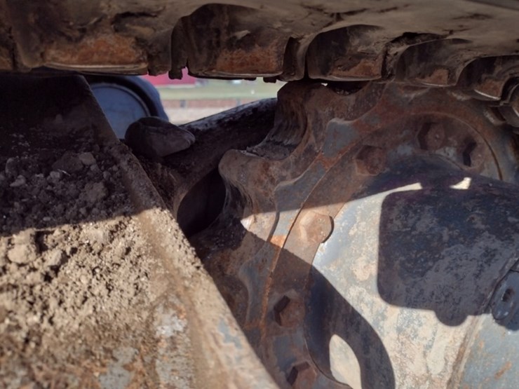 18-takeuchi-tb260cra-excavator-(qea-4048)-image-28