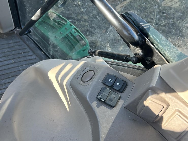 2021-john-deere-6175m-image-64