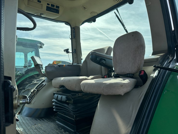 2010-john-deere-8295r-image-57