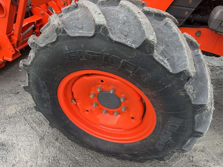 2010-kubota-m7040-image-9