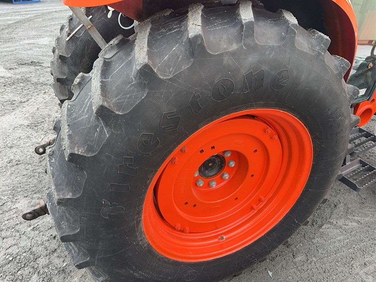 2010-kubota-m7040-image-11