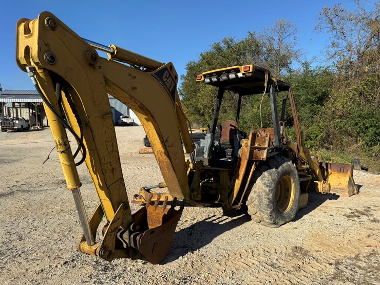 caterpillar-420d-image-2