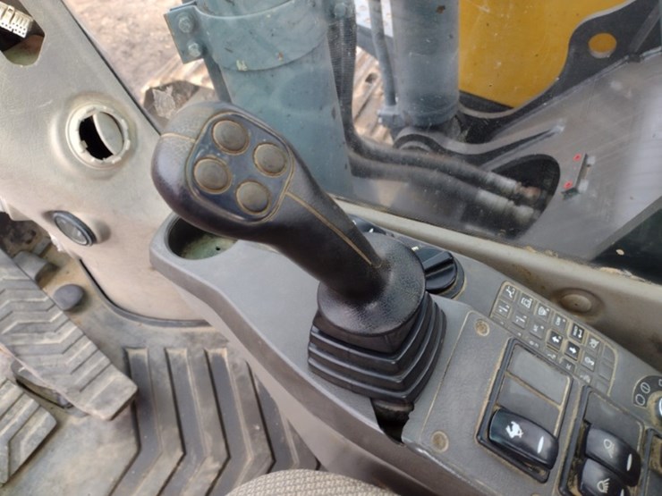 7-volvo-ec160c-image-9