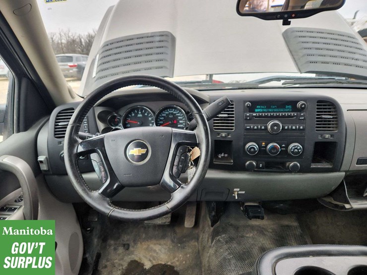 2012-chevrolet-silverado-2500hd-image-24