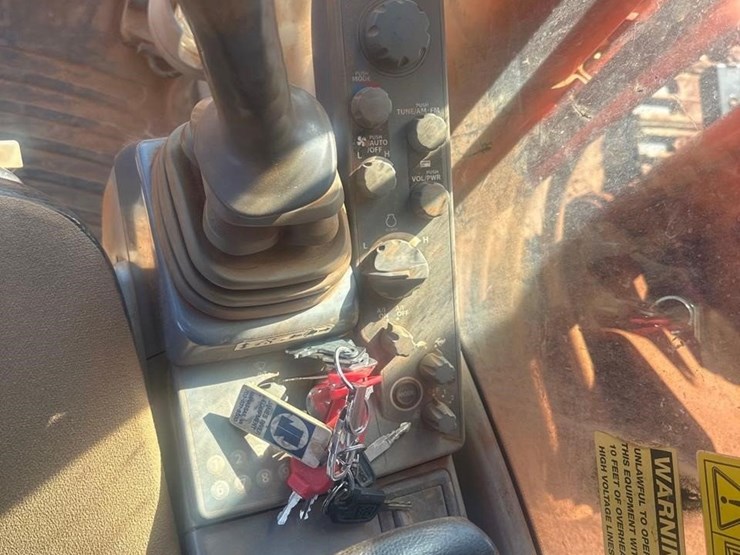 2016-hitachi-zx250-lc-image-21