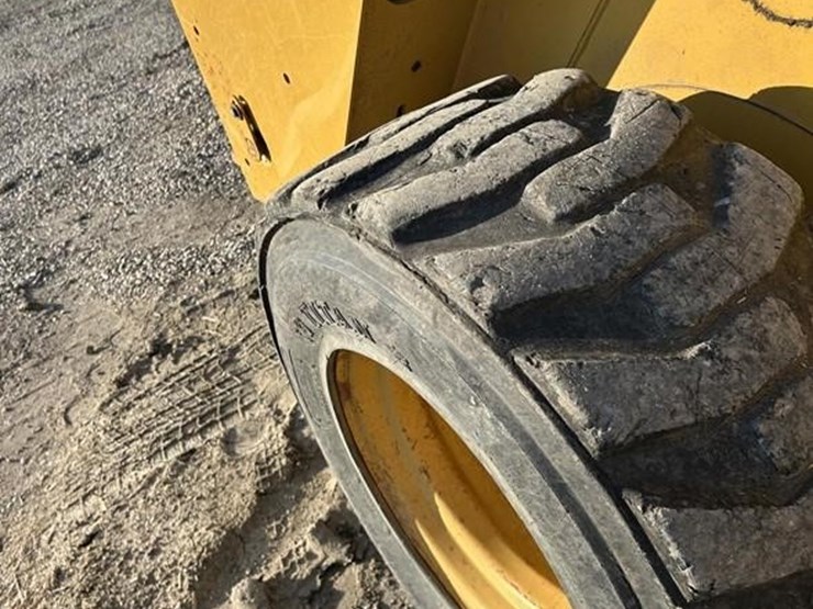 2019-caterpillar-262d3-image-11