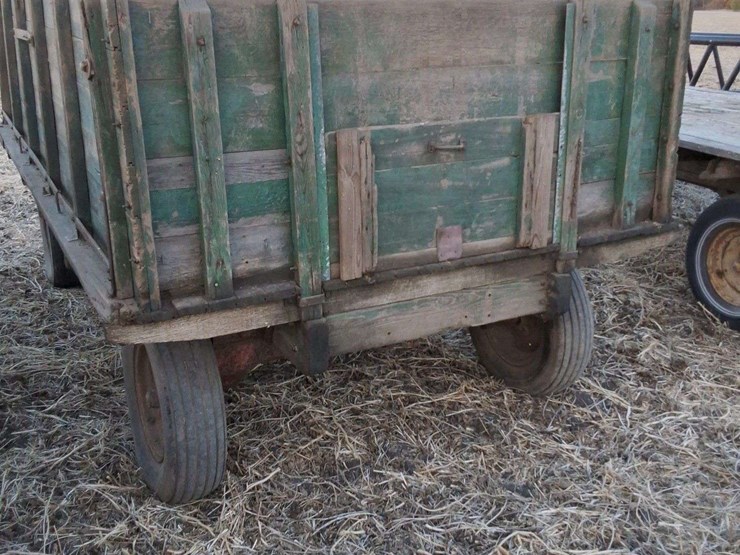 barge-wagon-with-wooden-floor,-wooden-sides,-has-hyd.-hoist-underneath.-image-3
