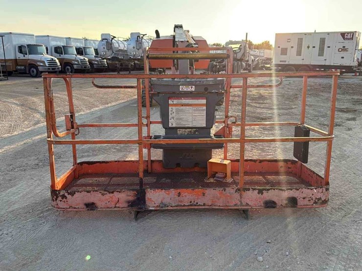 2015-jlg-660sj-image-2