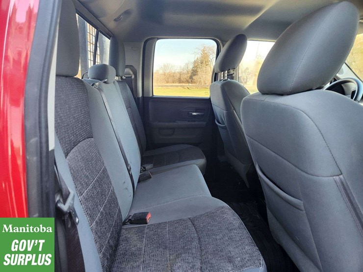 2015-dodge-1500-image-38