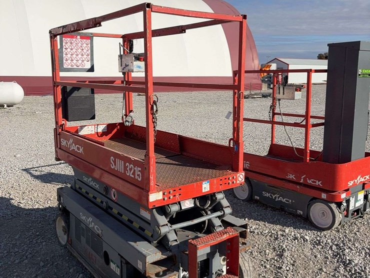 2015-skyjack-sj3215-electric-scissor-lift-105.9-hours,-everything-works-as-it-should,-21ft-working-height-image-4