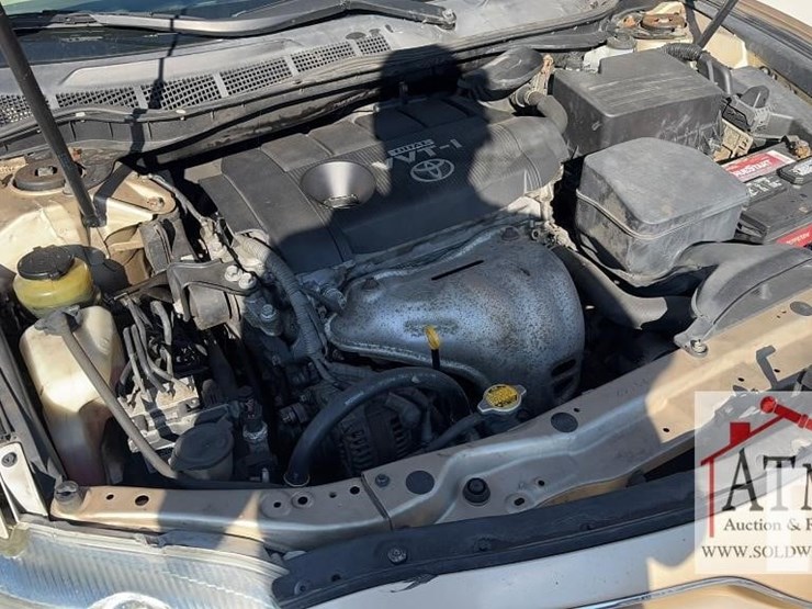 2010-toyota-camry-le-image-19