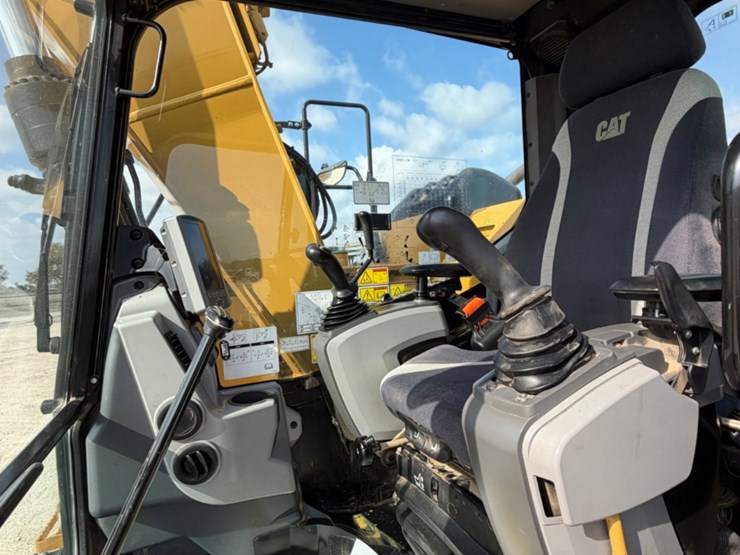 2017-caterpillar-315f-lcr-image-15