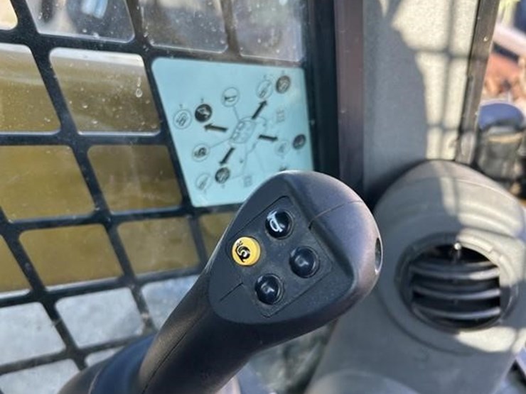 2019-caterpillar-262d3-image-26