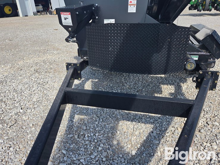 2023-j&m-c450-4-box-seed-tender-image-11