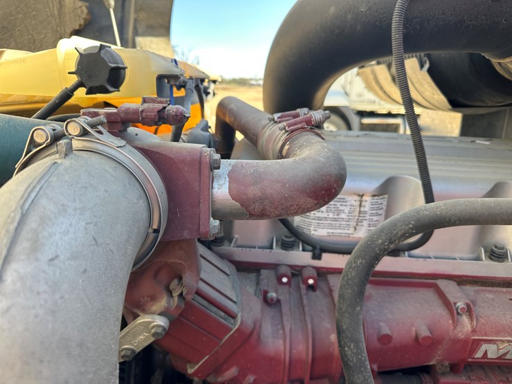 #33704-•-2011-mack-cxu-t/a-sleeper-truck-tractor-1m1aw09y8bm013165-image-54