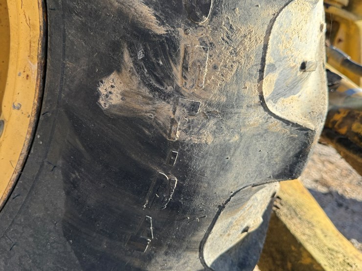 caterpillar-420d-image-9