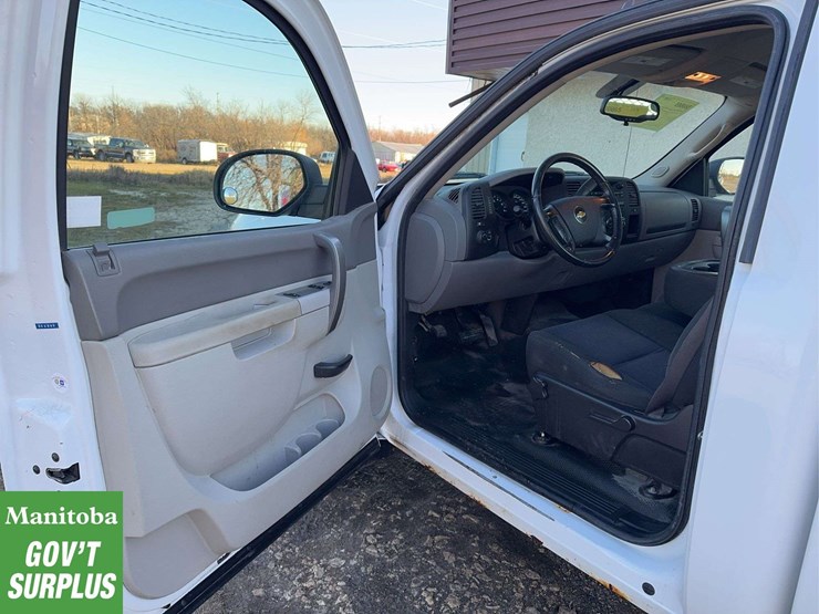 2011-chevrolet-silverado-1500-image-15