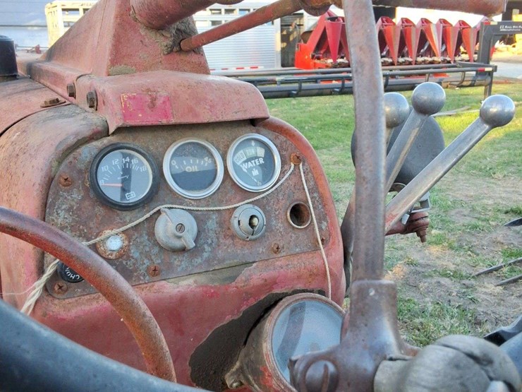 farmall-400-gas-wide-front-13.6-38,-runs,-single-remote,-gas,-with-torque-s/n--36892-image-10