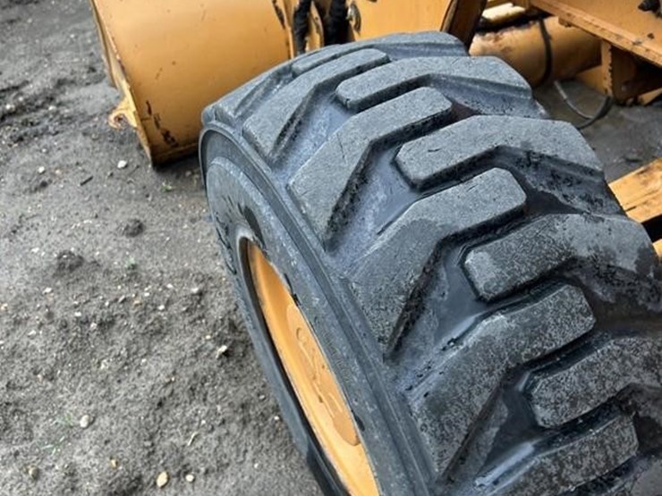 2000-case-570m-xt-image-15