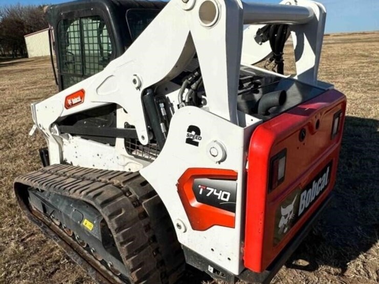 2024-bobcat-t740-image-10