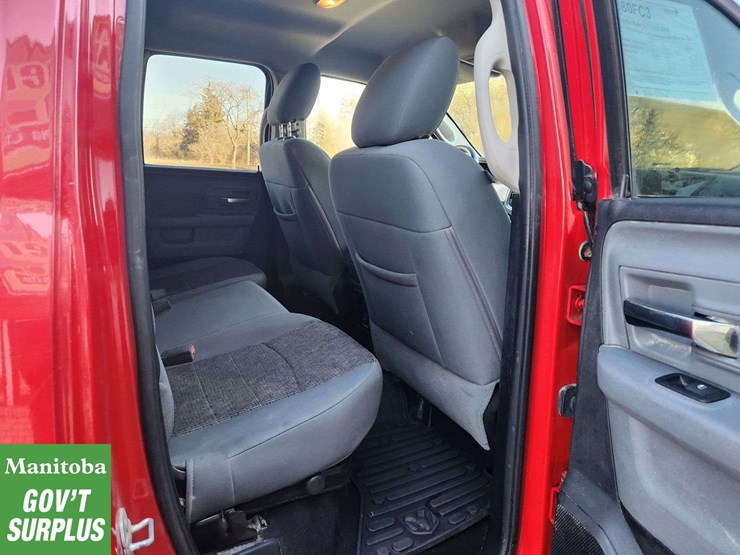 2015-dodge-1500-image-40